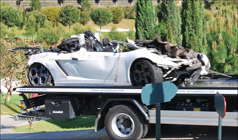 wrecked-lamborghini-gallardo[1].jpg